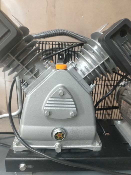 Продам компрессор 100 литровый