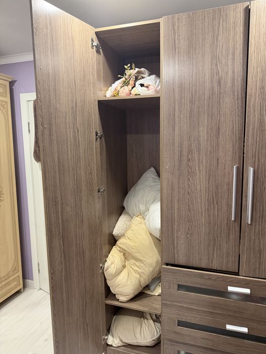 Продам шкафр с зеркалом