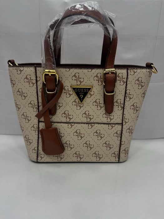 Дамска чанта GUESS