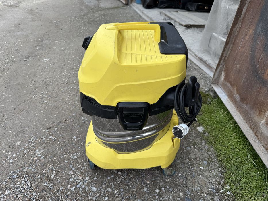 * Karcher WD4 отличный пылесос для уборки строительного мусора