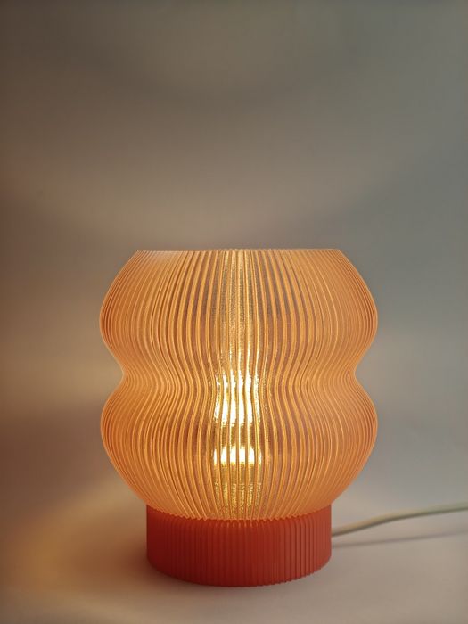 Aura Ripple Lamp – Lampă 3D printed, design parametric, bec inclus