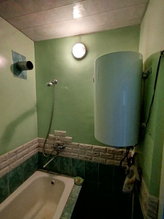 Жиззах шахар Олмазор махалласида жойлашган 3 хонали квартира сотилади