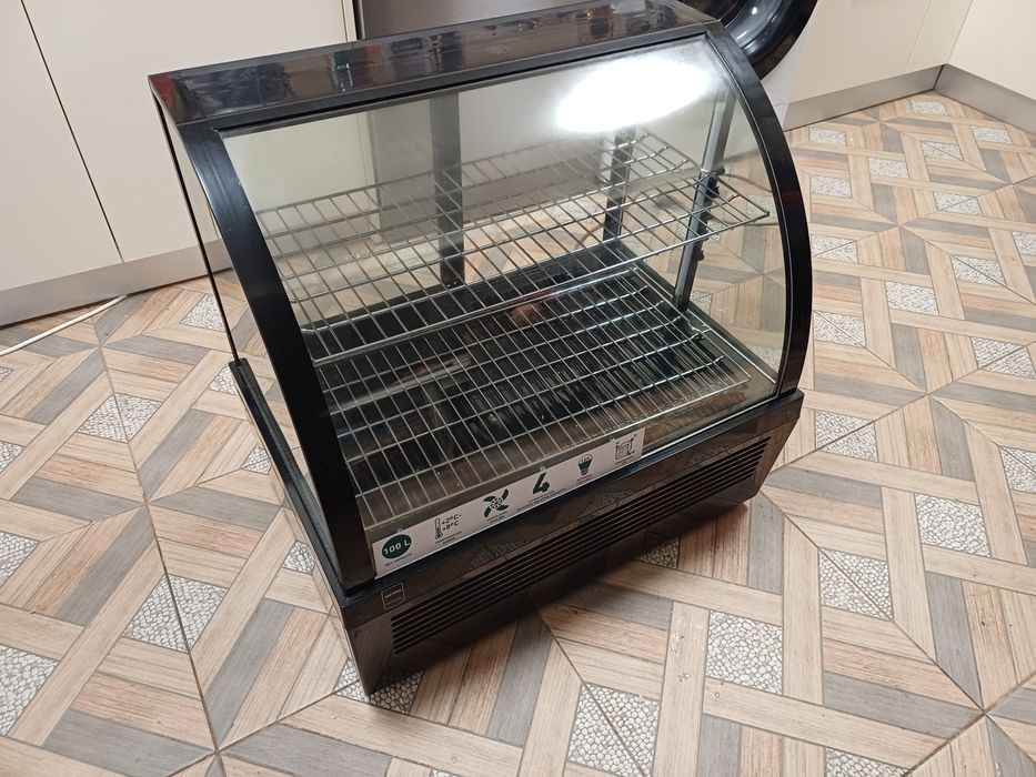 Vând vitrina frigorifica