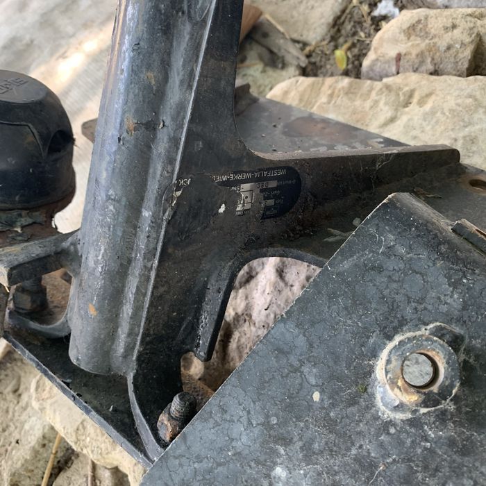 Теглич за Опел Астра Ф / огледало рено клио/ тампон мазда 626