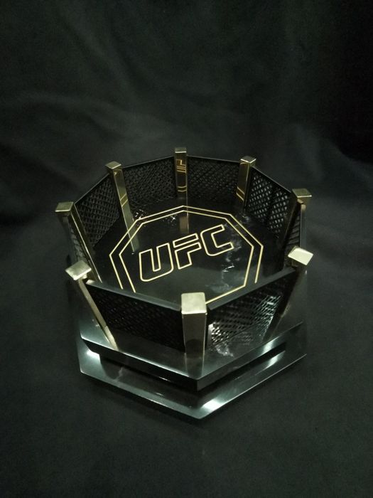 Продам статуэтку "Октагон UFC".