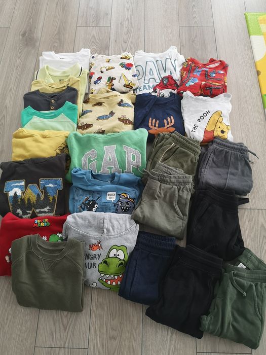 Lot băiat 110 116
6 pijamale lungi, 5tricouri, 7 bluze, 7 pantaoni
100 lei