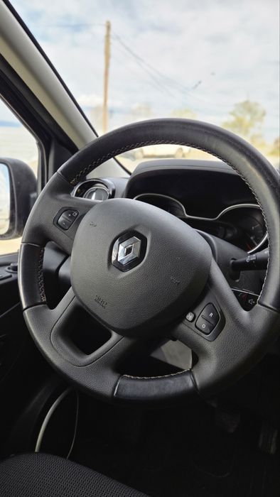 Пътнически бус под наем Автоматик 8 Местен Дълга база  Цена от 59.99€