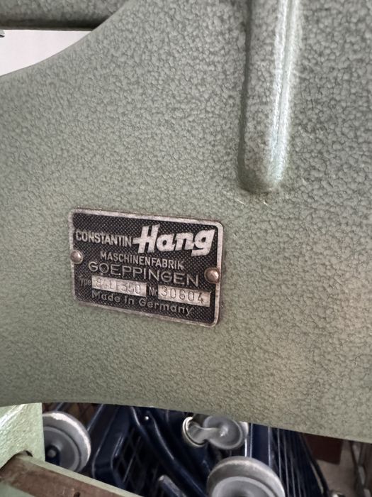Машина за поставяне на нитове