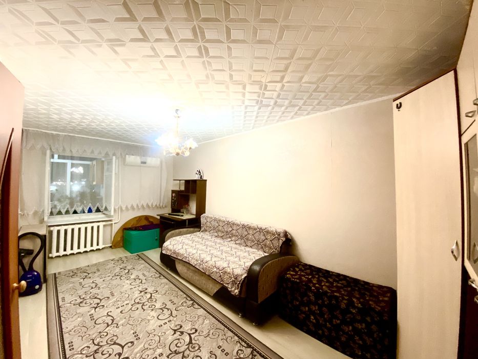 Сдаётся 2 ком кв  в центре города на рынке