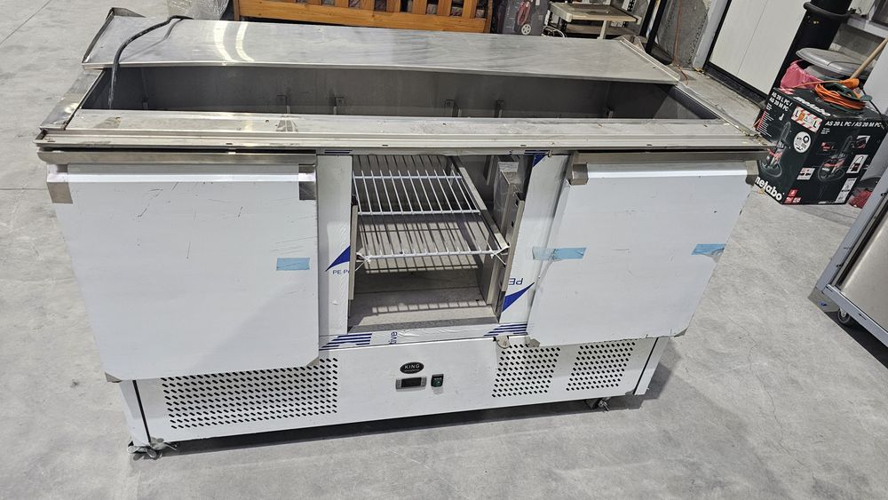 Хромникелови  хладилни маси, винрина, газов фритюрник, топъл шкаф