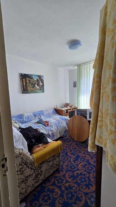 Vand apartament 3 camere etaj 1 semidecomandat