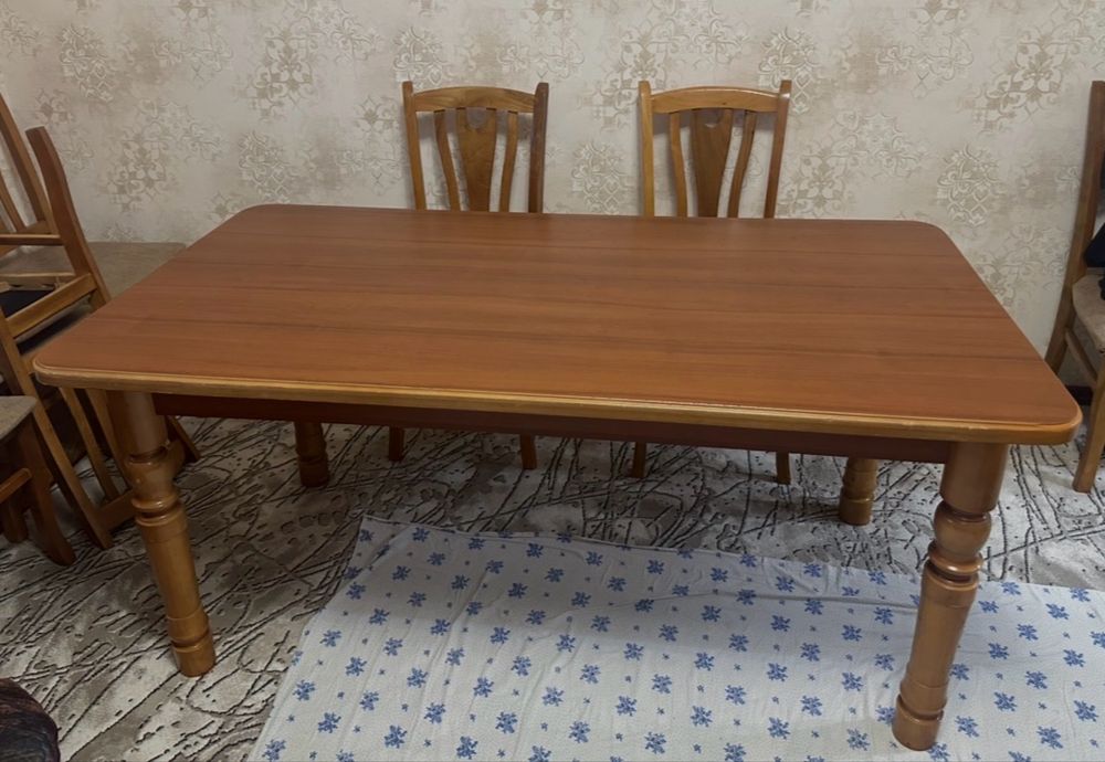 Срочно продам стол и 8 стульев