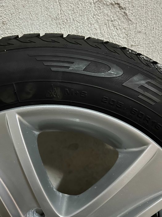 Оригинални джанти  Mazda  с гуми 205/60/16 DEBICA