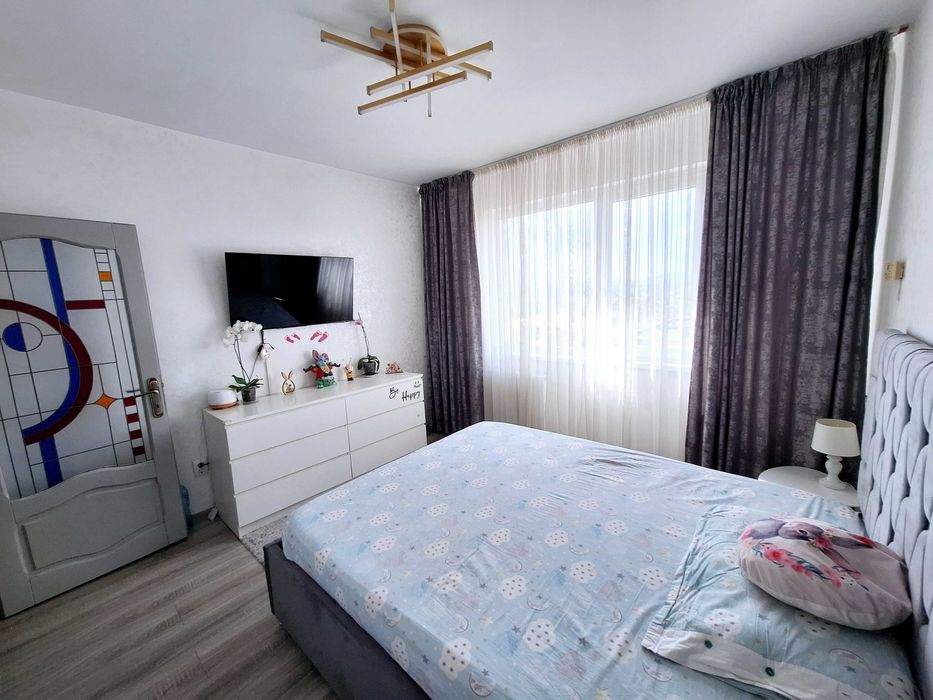 Vând apartament 3 camere decomandat