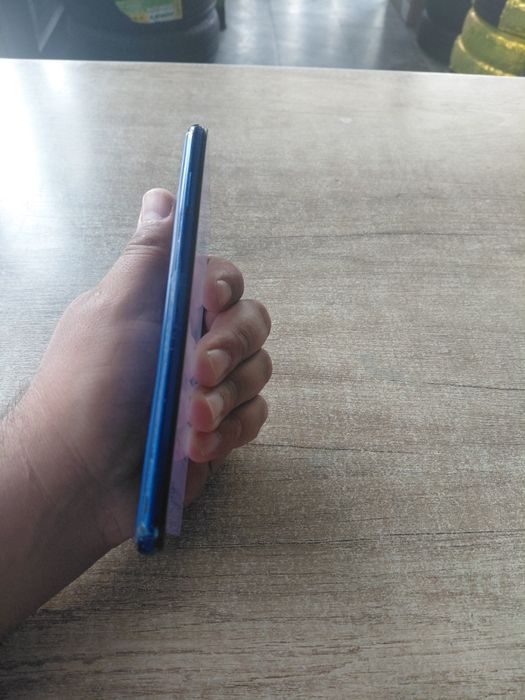 Poco x3 obmen ham bor qirilgan joyi bor