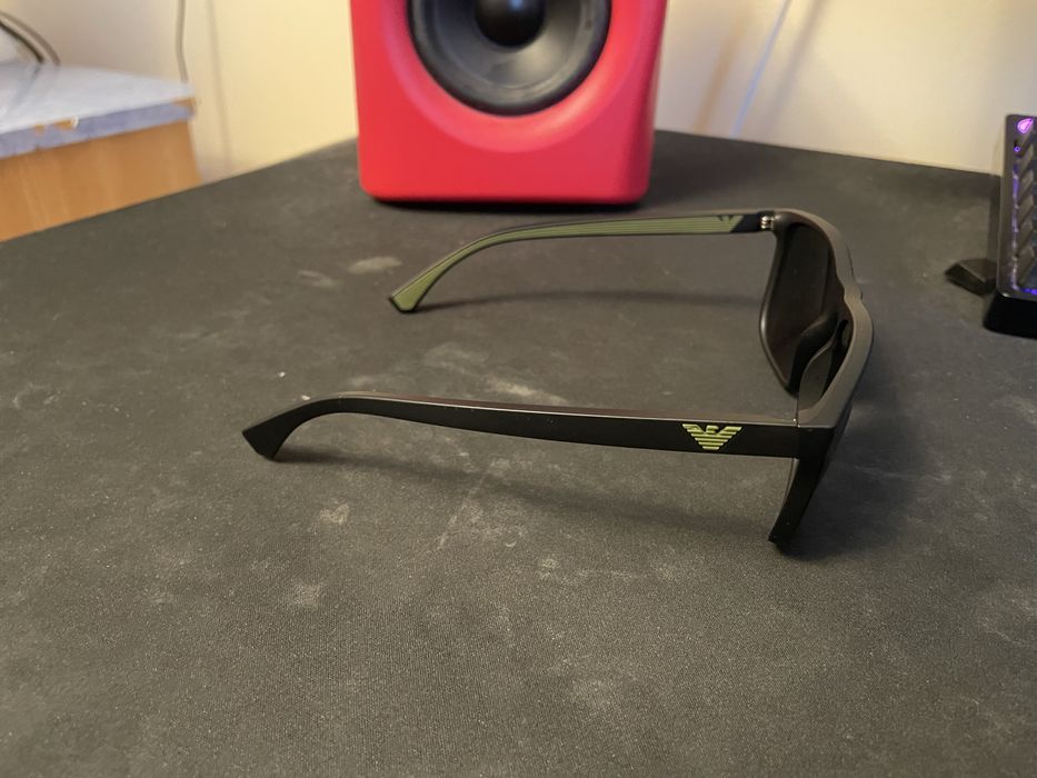 Vand ochelari de soare Armani