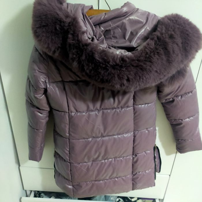 Vând geaca de iarna, foarte groasa,