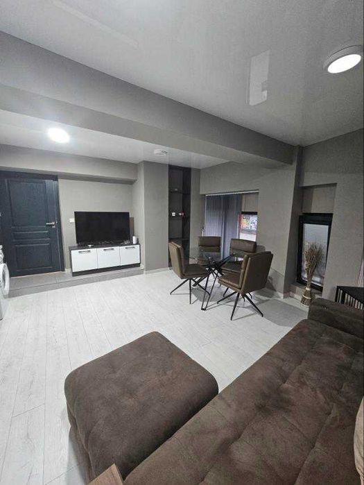 Дава се под наем Двустаен апартамент в Варна, Център - 70 кв.м за 880 € - Снимка #2