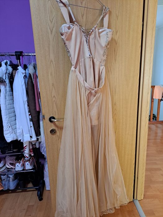 Vand o rochita pe crem