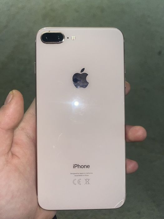 Айфон 8+сатылады