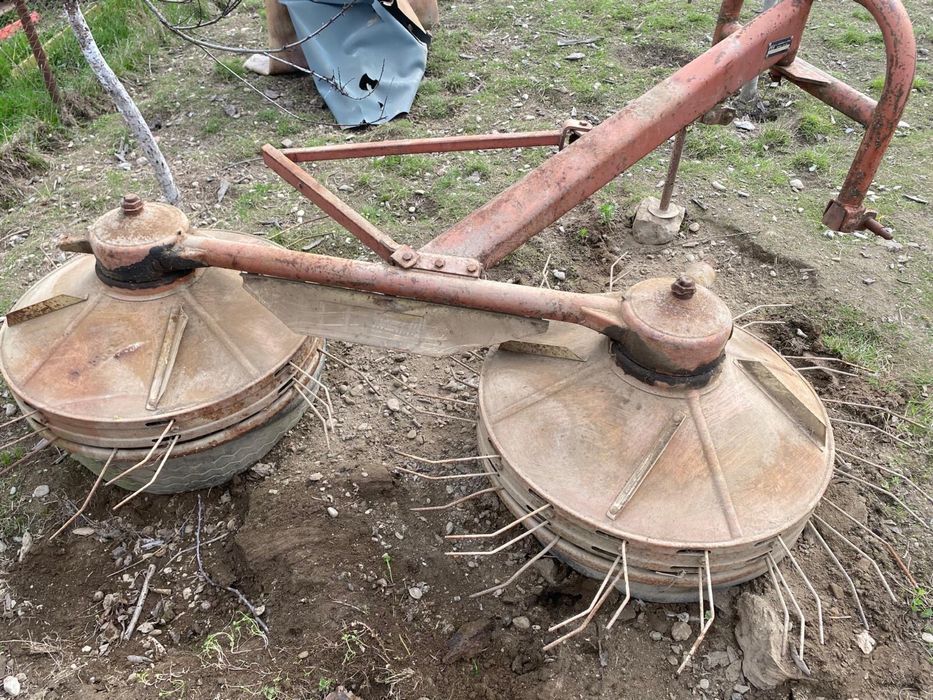 Grebla adunat fan , iarba ,masina strans fan