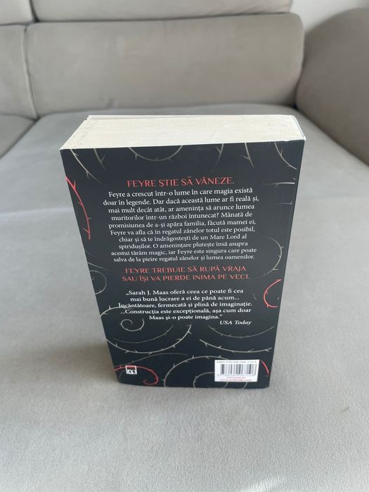 Regatul spinilor si al trandafirilor, paperback

Carte