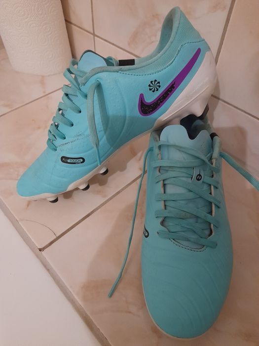 Adidasi fotbal Nike