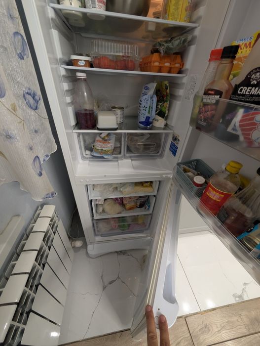 Продам холодильник Indesit
