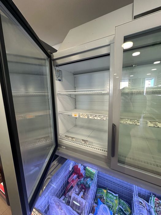Linde минусова витрина и фризер.Цената е за двете пакетна цена