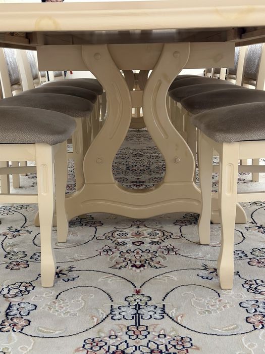 Стол , стулья в гостинную