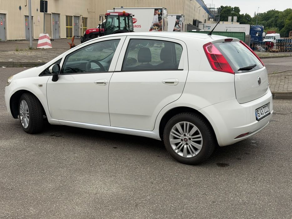 Fiat Punto 2011 diesel 1.3 / consum foarte mic/ model euro 5
