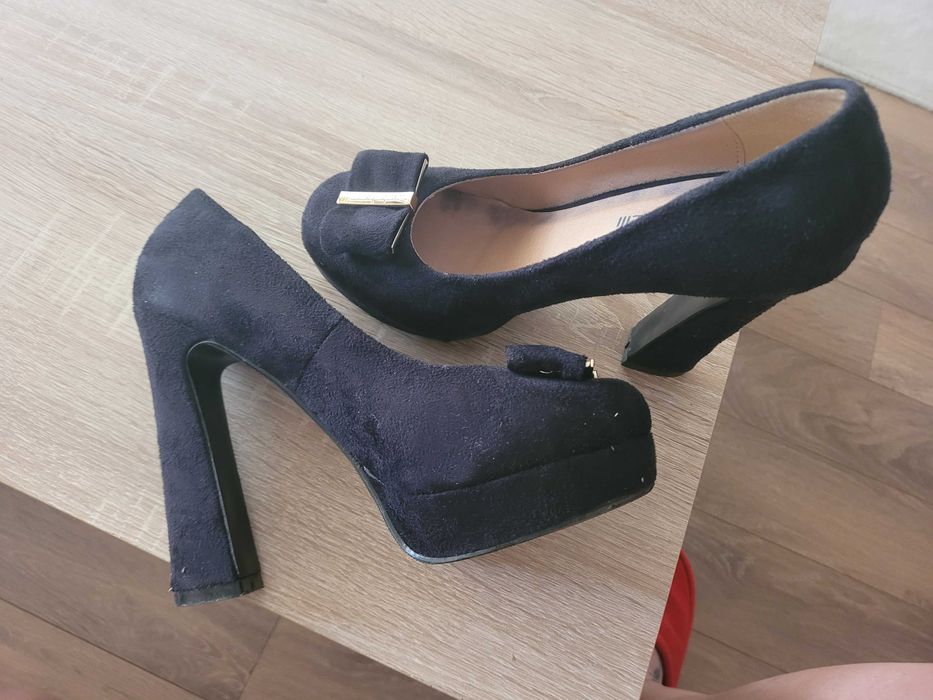 Дамски обувки с висок ток