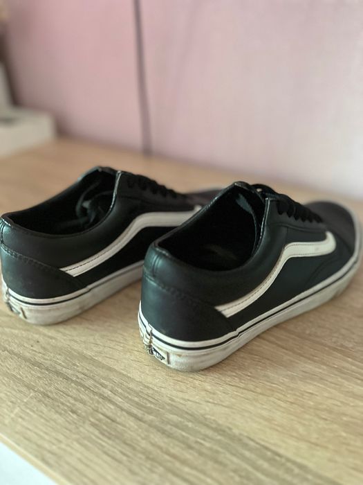 Продавам обувки VANS, размер 38. която ми носих най много малко.