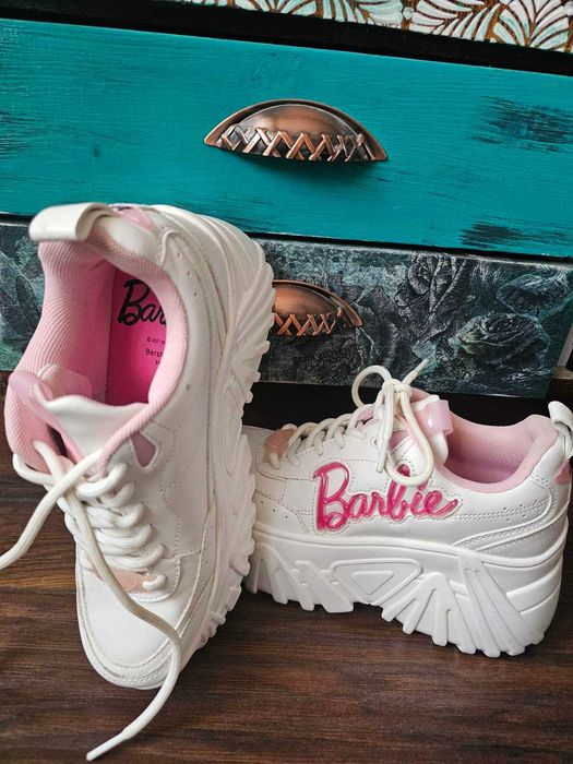 Сникърси Бершика Барби на платформа