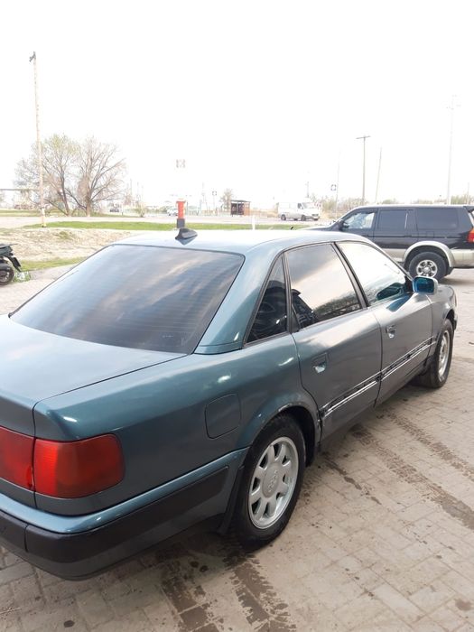 Автомобиль Ауди С4