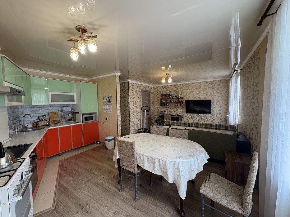 Продам 4 комнатную квартиру