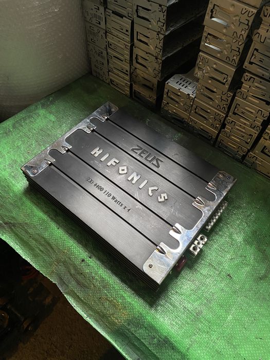 HIFONICS (USA) - Качествен и Мощен! - 4 канален усилвател за кола авто
