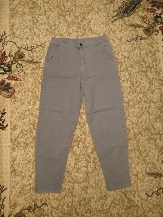 Джинсы серые и зелёные зара