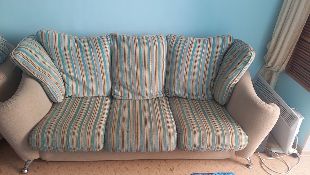 Продаётся диван в хорошем состоянии.