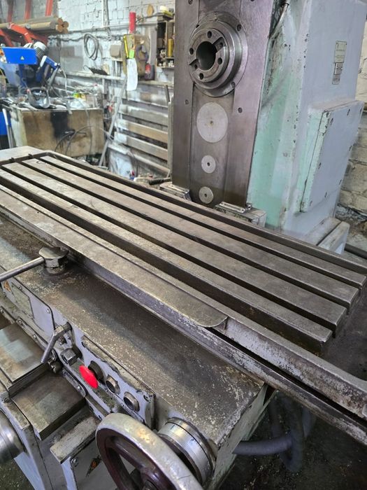 Продам  Фрезерный  Горизонтальный  станок  6Р 82