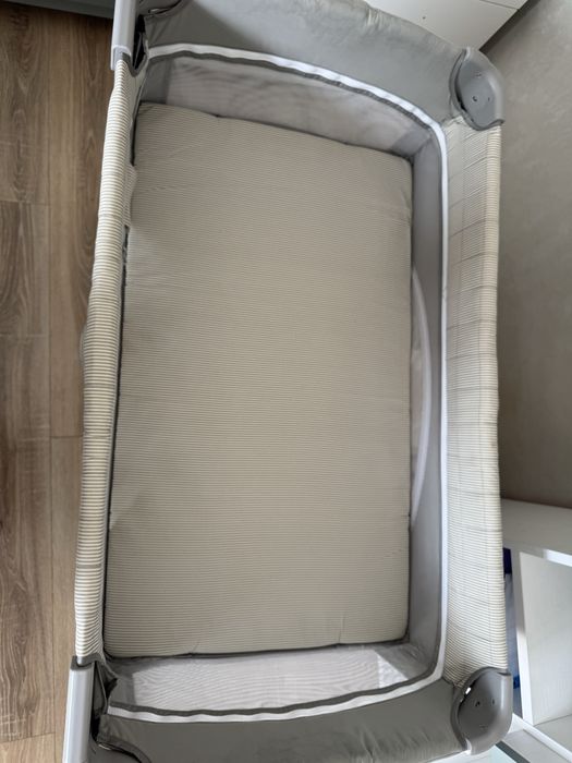 Кроватка манеж Joie Kubbie Sleep Wheat