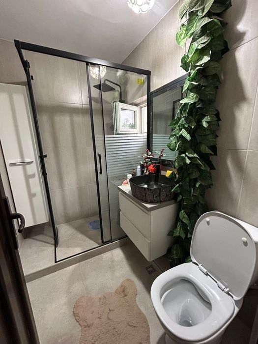 Vând apartament 2 camere zona Mega Mall