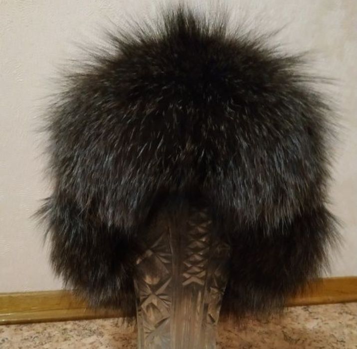 Шапка от естествен велур и сребърна лисица