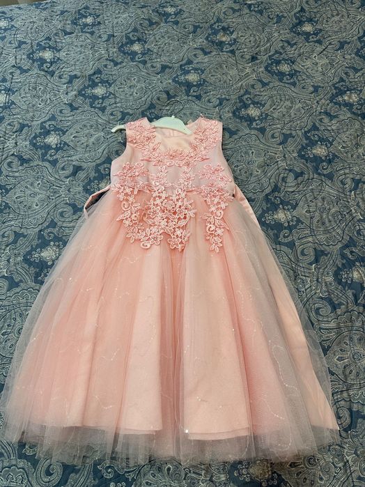 Платья нарядное. В отличном состоянии