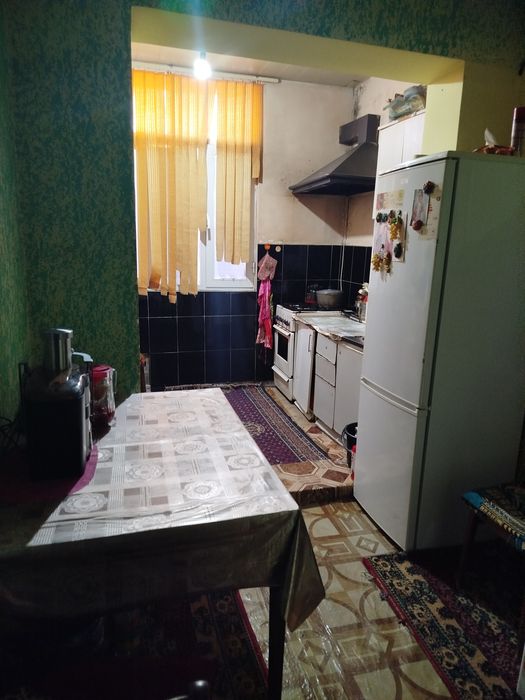 3 xonali kvartira tez va arzon narxda sotiladi.