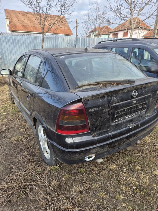 Dezmembrez Opel Astra G .2004