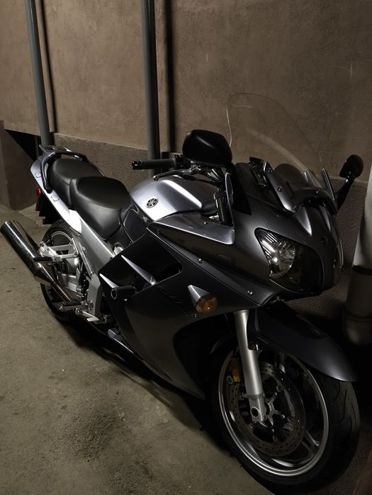 Продам мотоцикл Yamaha fjr1300 .