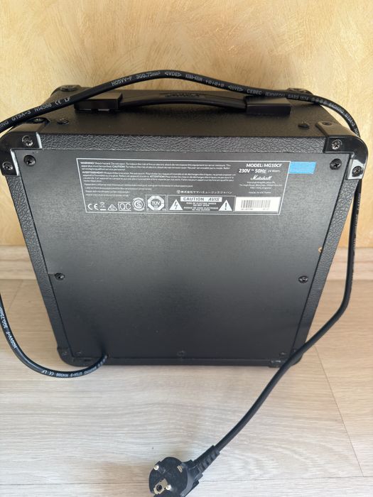 Продам комбоусилитель Marchall MG10.