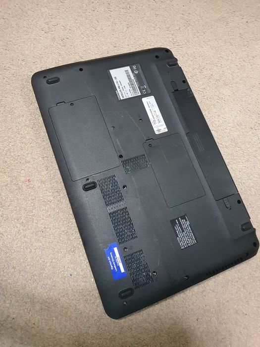 Laptop i7 gen 2 video 1gb displai 17