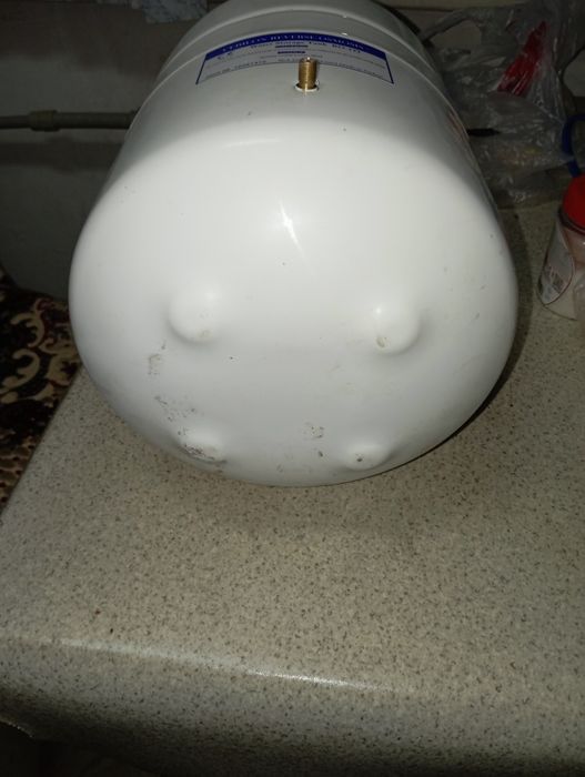 Продам бак накопитель небольшой